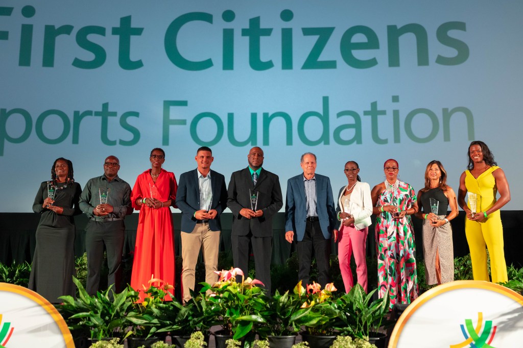 Roger Gibbon, Sportsman of the Year 1962, 1965, 1967 and Hall of Fame 1985 inductee for Cycling, presented Top 10 awards to the 2022 senior finalists.